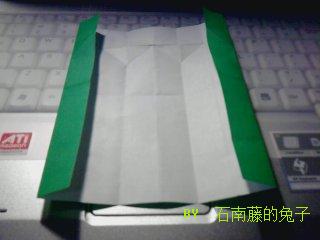 3、展开，再沿刚才折出的折痕折.jpg