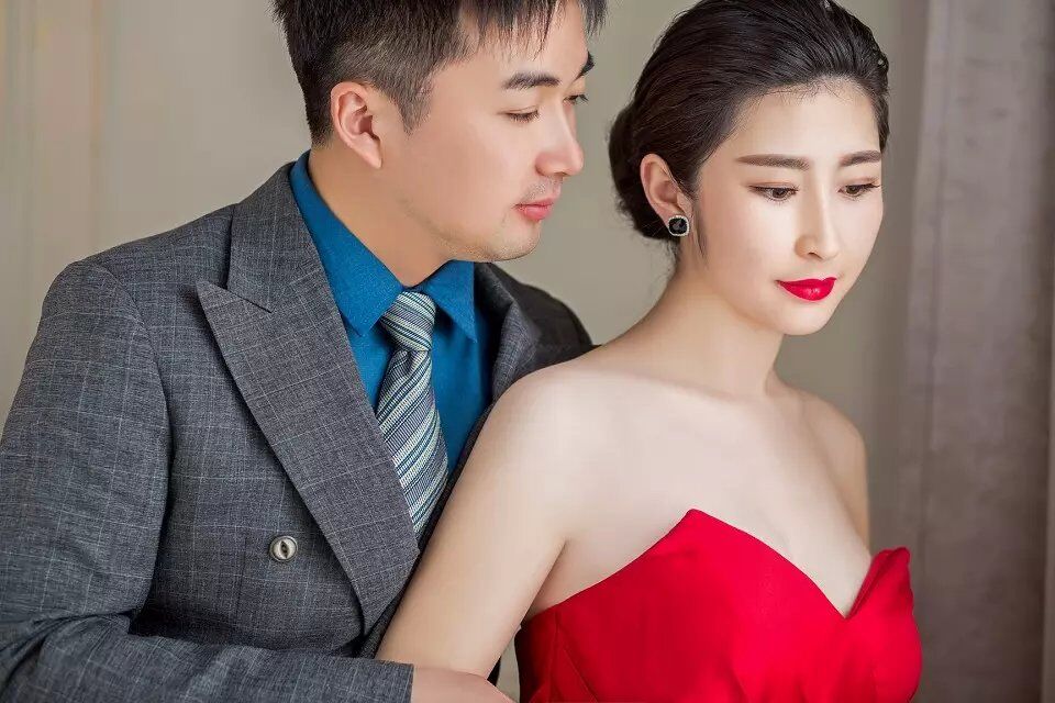 偷瞄.jpg